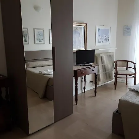 Ai Due Vecchi Ulivi Bed & Breakfast Garlate