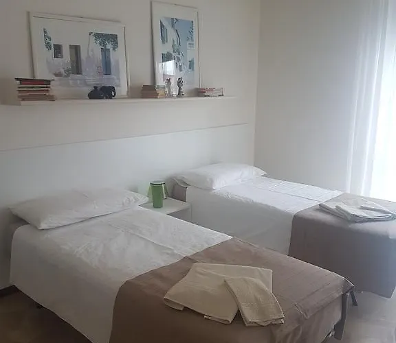 Ai Due Vecchi Ulivi Bed & Breakfast 3*